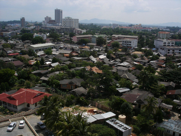 Gambar hiasan: Sebahagian daripada bandar Kuala Terengganu (Sumber: Wikimedia - https://commons.wikimedia.org/wiki/File:View_on_part_of_Kuala_Terengganu.jpg )